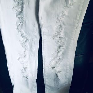 White distressed jeans